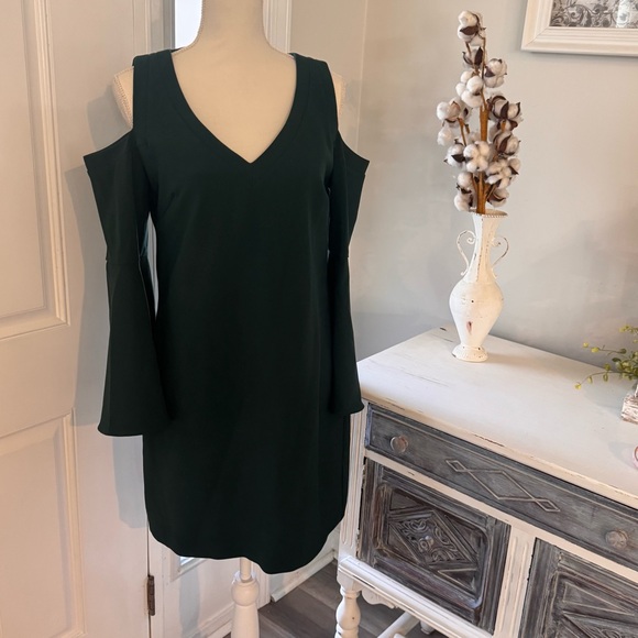 Trina Turk Dresses & Skirts - Trina Turk Cocktail Midi Cold Shoulder Dress – Size 6